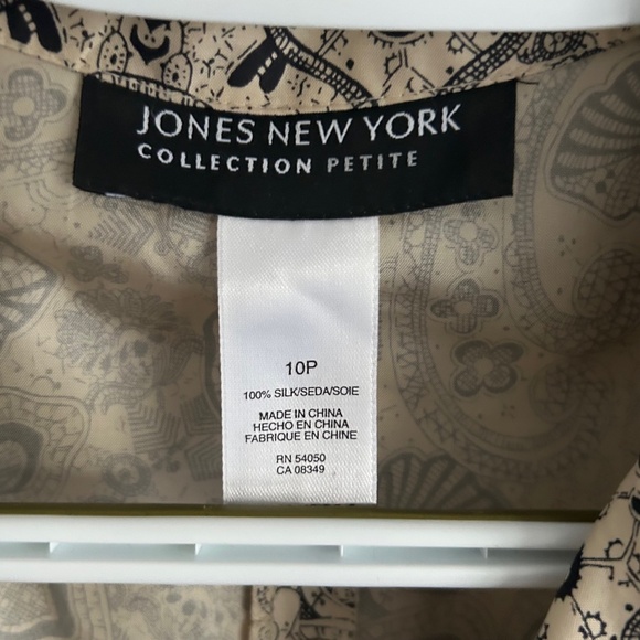 Jones New York wraparound Silk blouse, black and beige, long sleeve, size 10P - Picture 3 of 16